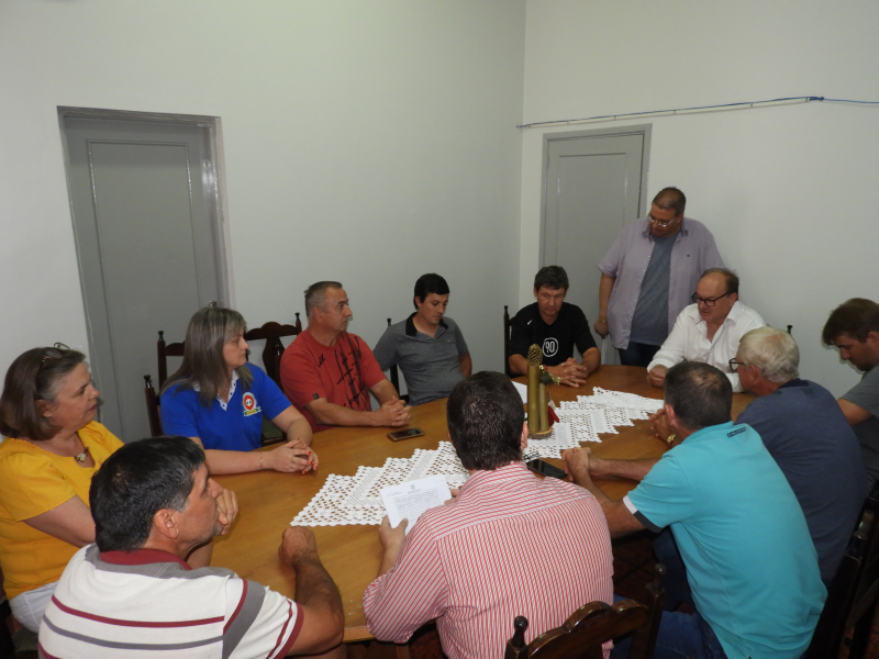 PREFEITO ASSINA CONTRATO A CONCESSÃO DE INCENTIVO