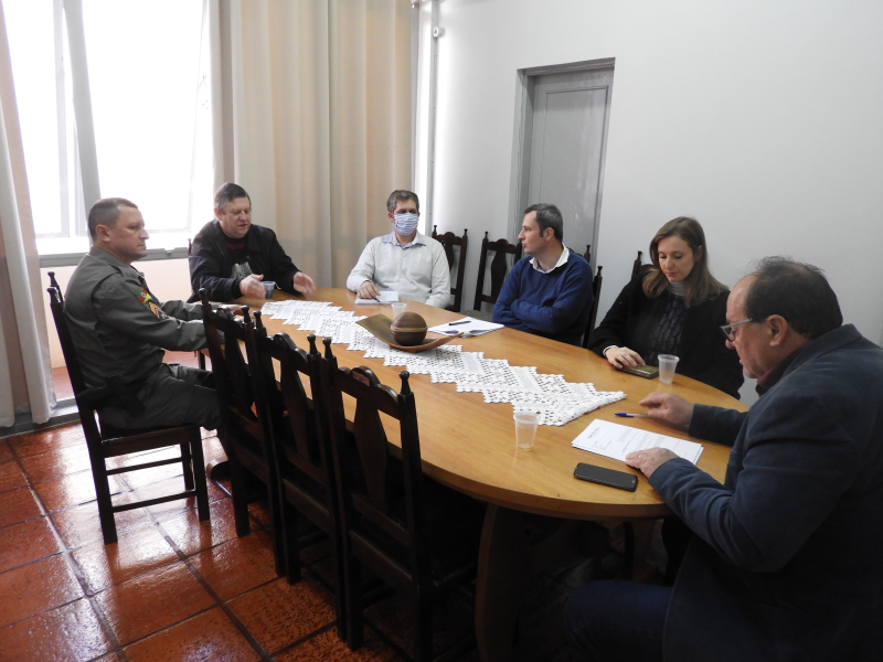 COMITÊ MUNICIPAL DE ATENÇÃO AO CORONAVÍRUS DEBATE ALTERAÇÕES APRESENTADAS PELO GOVERNO DO ESTADO