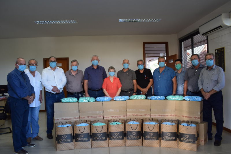 PREFEITO PARTICIPA DE REUNIÃO DA DIRETORIA DA AMM