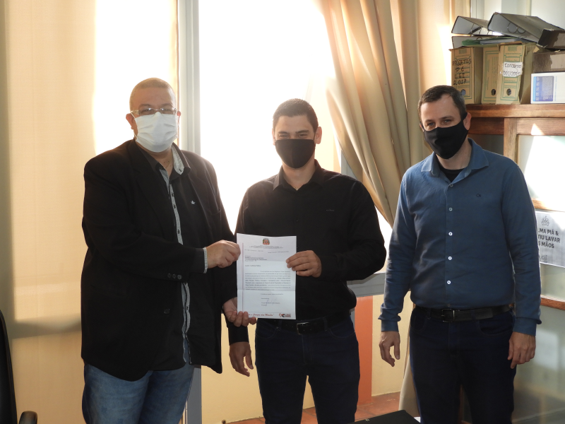 PODER LEGISLATIVO ENTREGA CONVITE PARA AUDIÊNCIA PÚBLICA 