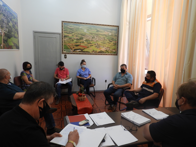 Prefeito Municipal se reúne com a Comissão de Defesa Civil do Município