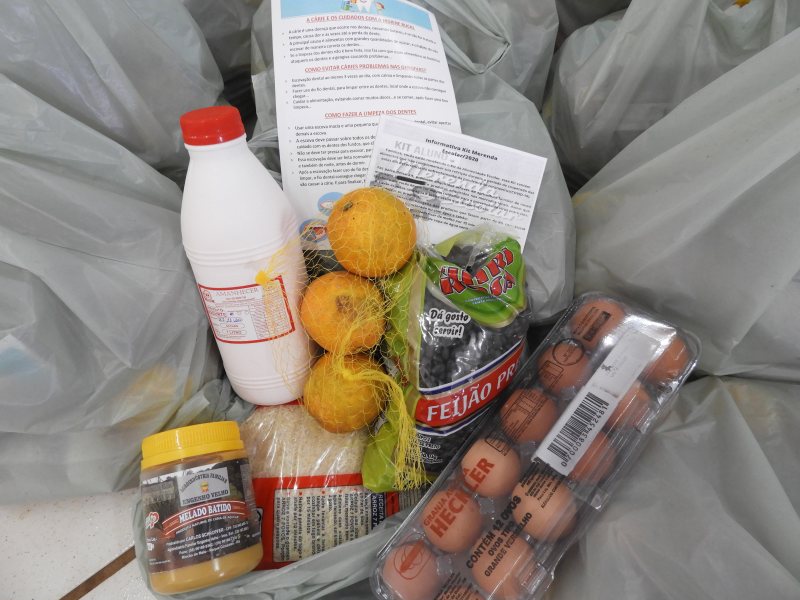 ESTUDANTES DA REDE MUNICIPAL RECEBERAM KITS DE ALIMENTAÇÃO