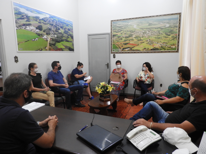 SMEC DE ROQUE GONZALES REALIZA REUNIÃO COM 32ª CRE