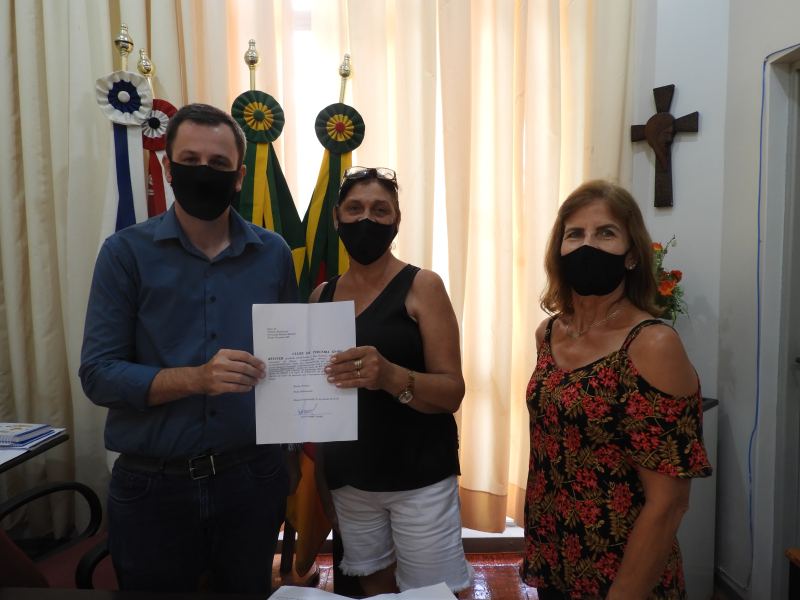 PRESIDENTE DO CLUBE DE 3ª IDADE VISITA PREFEITO MUNICIPAL