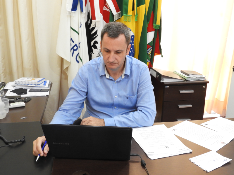 PREFEITO MUNICIPAL PARTICIPA DE REUNIÃO TÉCNICA COM A FEPAM