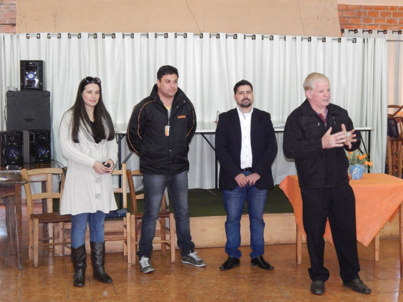 REUNIÃO SEMANAL DO CLUBE DA TERCEIRA IDADE.