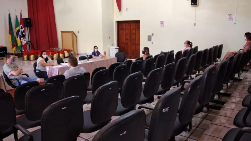 SECRETARIA DE EDUCAÇÃO REUNIU-SE COM OS MEMBROS DO COE PARA APRESENTAR O PLANEJAMENTO AO RETORNO DAS AULAS PRESENCIAIS 