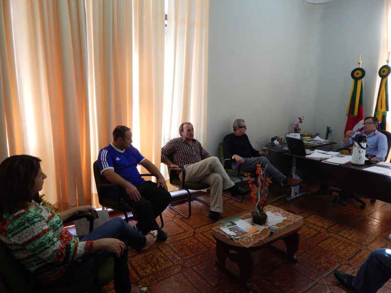 RENE WEBER VISITA PREFEITURA MUNICIPAL.