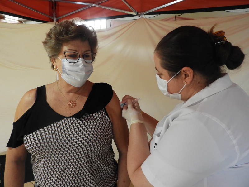 NESTA QUARTA OS IDOSOS COM 66 ANOS OU MAIS FORAM IMUNIZADOS