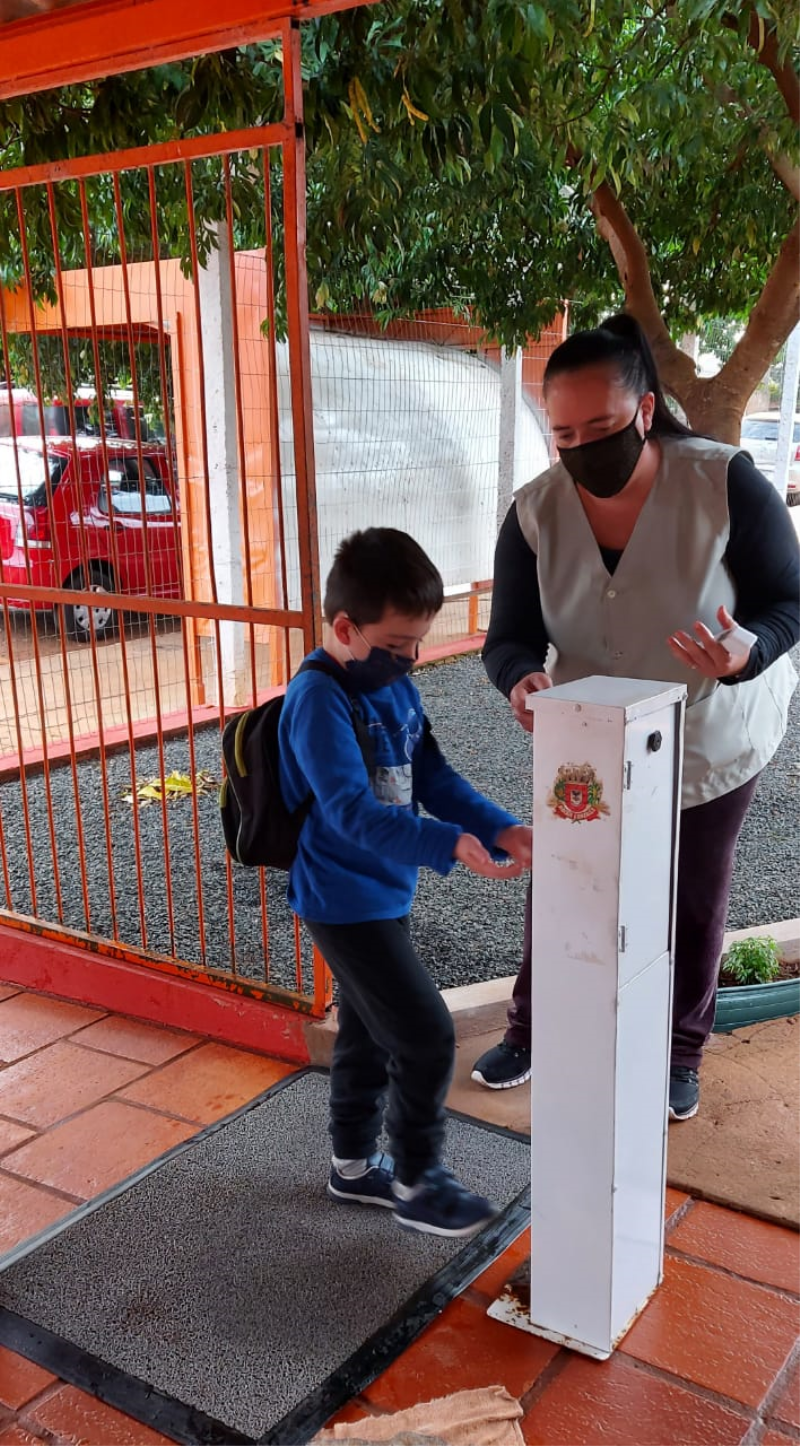 ESTUDANTES RETORNAM AS AULAS PRESENCIAIS ESCALONADAS