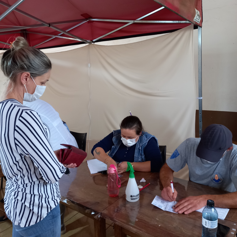 Profissionais da Educação foram imunizados nesta semana em Roque Gonzales