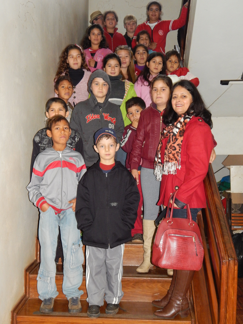 DIRETORA SELMIRA ARRUDA TRAZ ALUNOS PARA CONHECER CENTRO ADMINISTRATIVO.