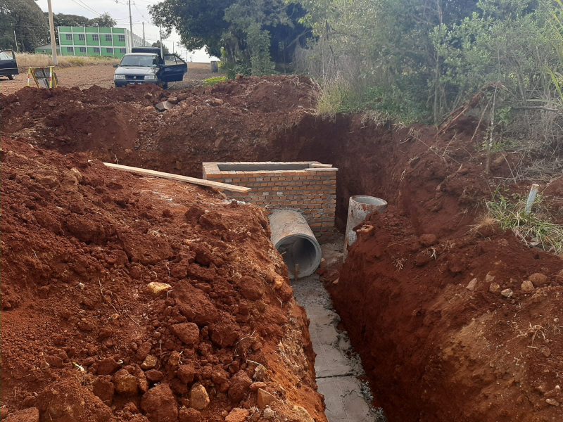 PREFEITURA INICIA OBRAS DE DRENAGEM PARA FUTURA PAVIMENTAÇÃO NA RUA RUI BARBOSA