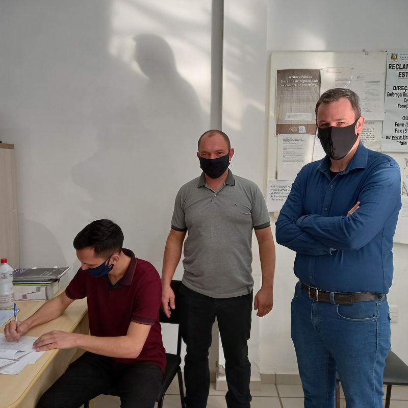 PRIMEIRA EMPRESA A SE INSTALAR NO DISTRITO INDUSTRIAL ASSINA CONTRATO DE CONCESSÃO DE USO