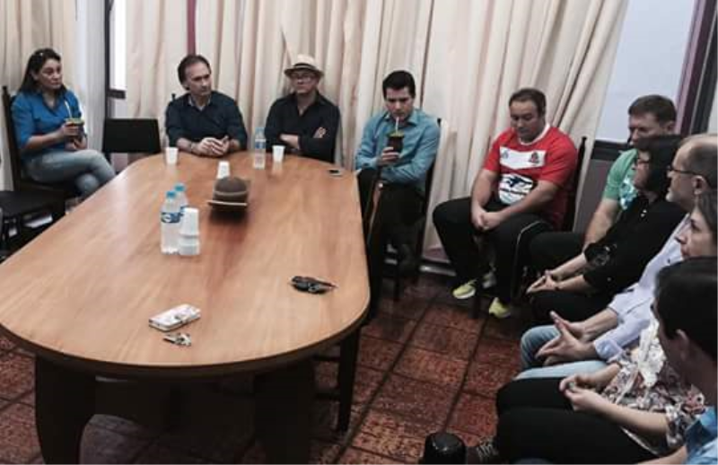 Secretário de Estado visita Roque Gonzales.