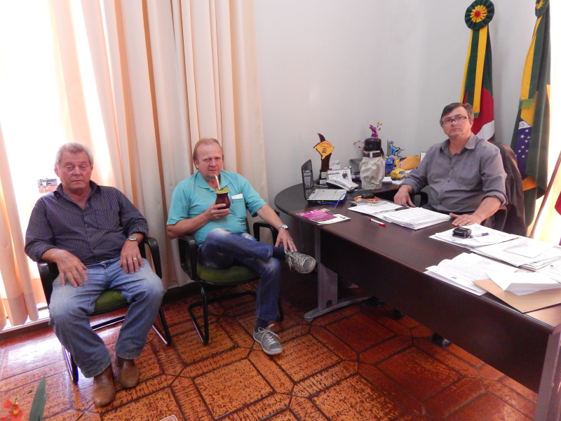 Professor Laurindo visita prefeito municipal.