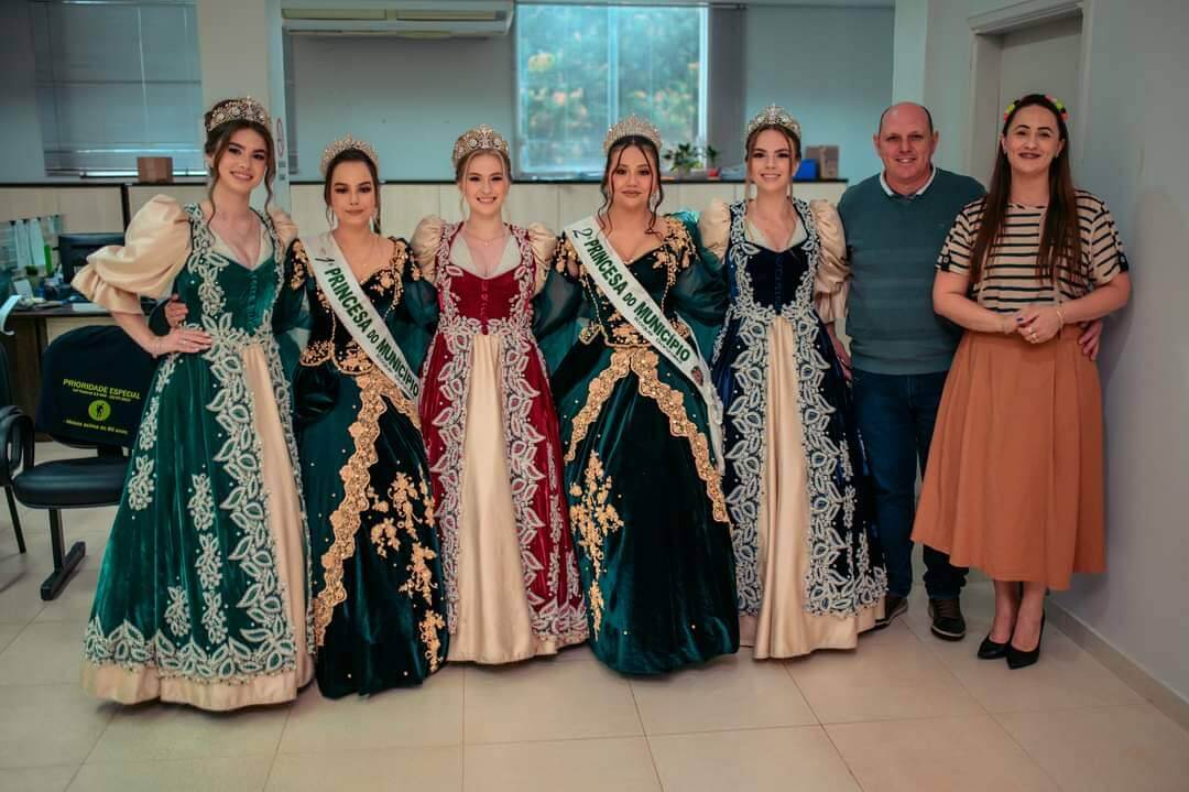 <p>SOBERANAS MARCAM PRESEN&Ccedil;A NA CARREATA DA ALEGRIA DA 28&deg; OKTOBERFEST MISS&Otilde;ES</p> <p>&nbsp;</p>