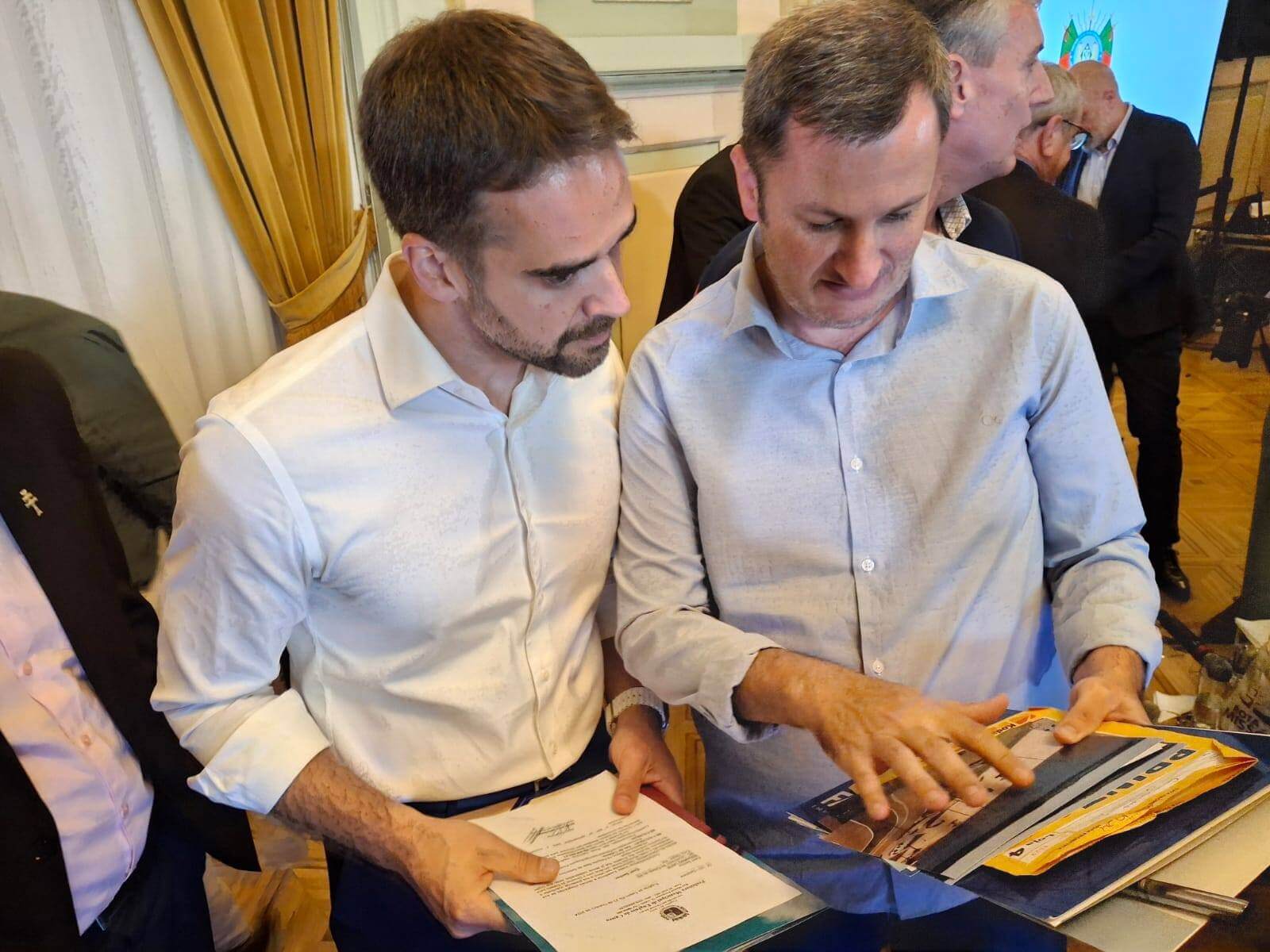 <p>PREFEITO E VICE-PREFEITO CUMPREM AGENDA EM PORTO ALEGRE/RS</p>