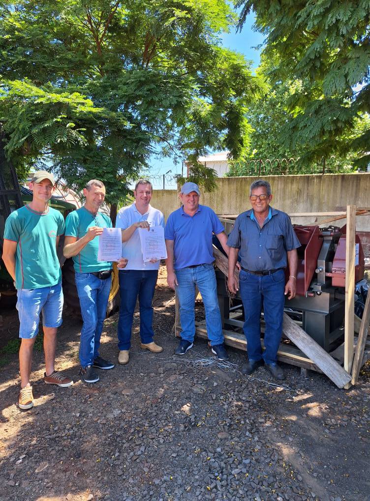 <p>29 DE OUTUBRO - ENTREGA DE EQUIPAMENTO PARA FOMENTO DA AGRICULTURA FAMILIAR</p>