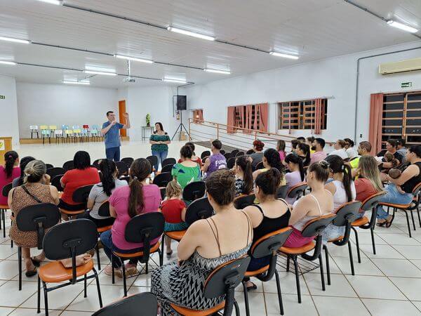 <p>REUNI&Atilde;O COM PAIS APRESENTA EDUCA&Ccedil;&Atilde;O DE TEMPO INTEGRAL</p>