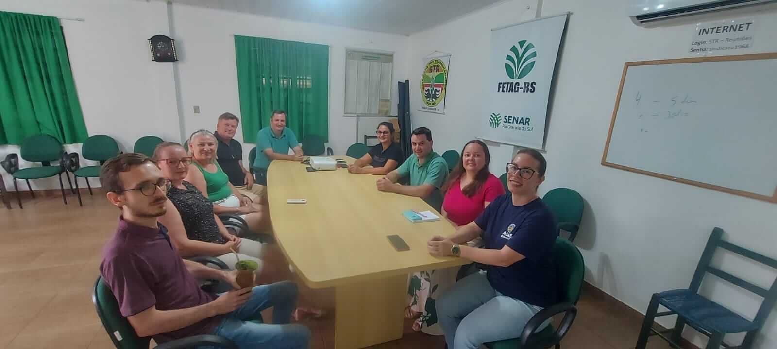 <p>PREFEITO MUNICIPAL PARTICIPA DE REUNI&Atilde;O PARA TRATATIVAS DA 2&ordf; EDI&Ccedil;&Atilde;O DA FEIRA DO ARTESANATO EM ROQUE GONZALES</p>