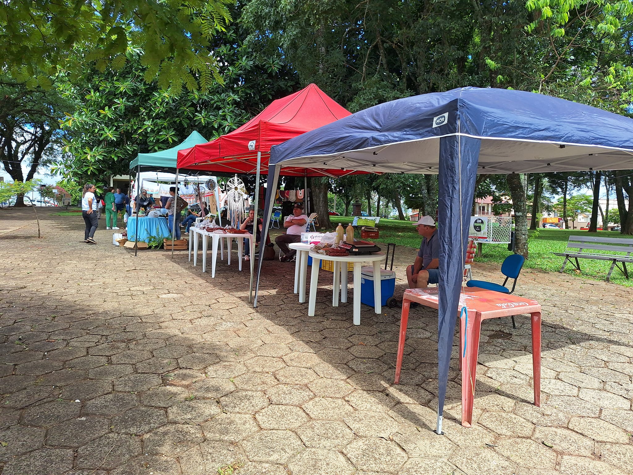 <p>APAE EM PARCERIA COM A ADMINISTRA&Ccedil;&Atilde;O MUNICIPAL SINDICATO DOS TRABALHADORES RURAIS E EMATER REALIZA A 2&deg; EDI&Ccedil;&Atilde;O DA FEIRA DO ARTESANATO</p>