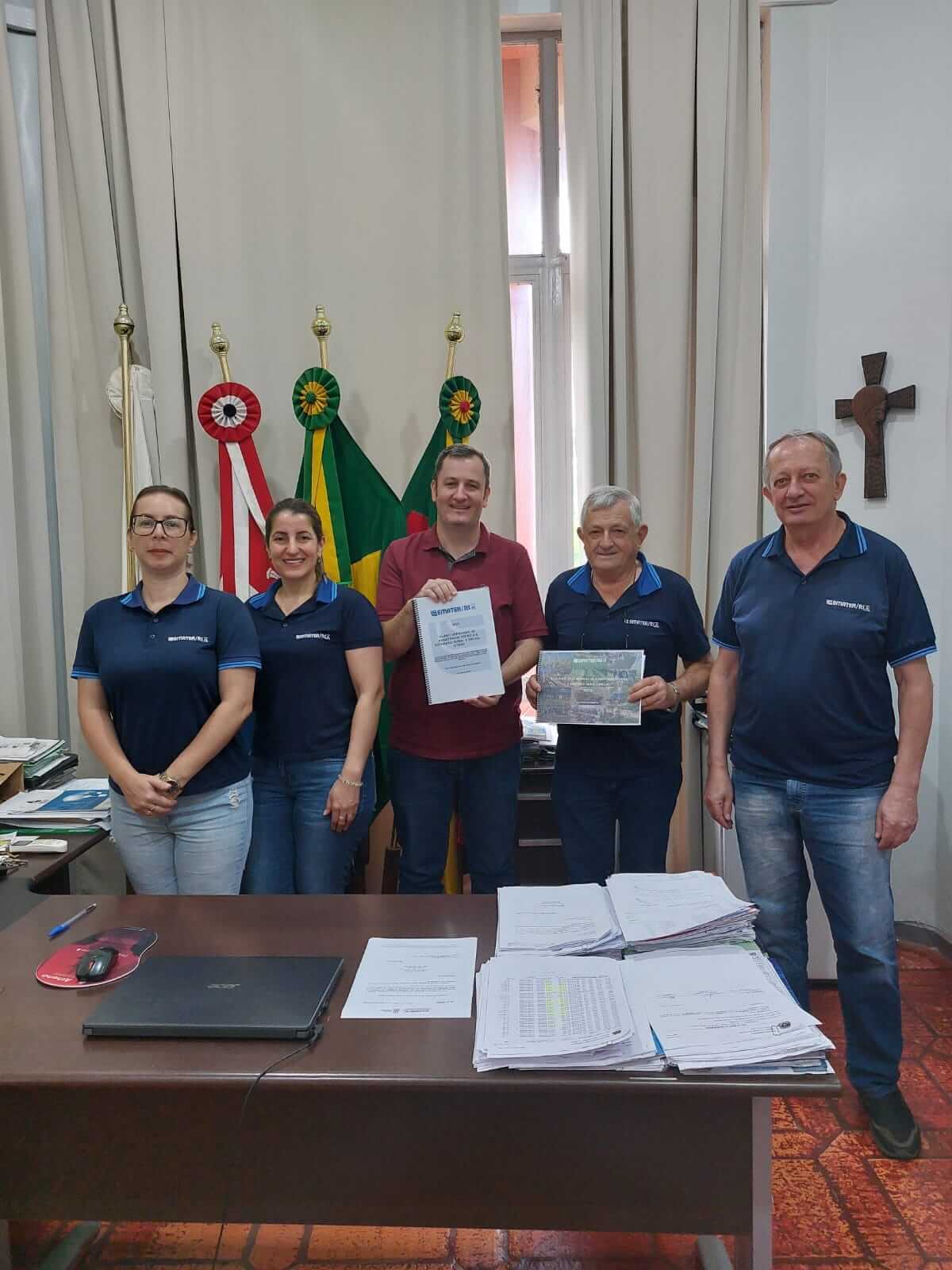 <p>ENTREGA DE RELAT&Oacute;RIO DAS ATIVIDADES RELATIVO AO ANO DE 2024 DA EMATER/RS-ASCAR-EQUIPE MUNICIPAL</p>