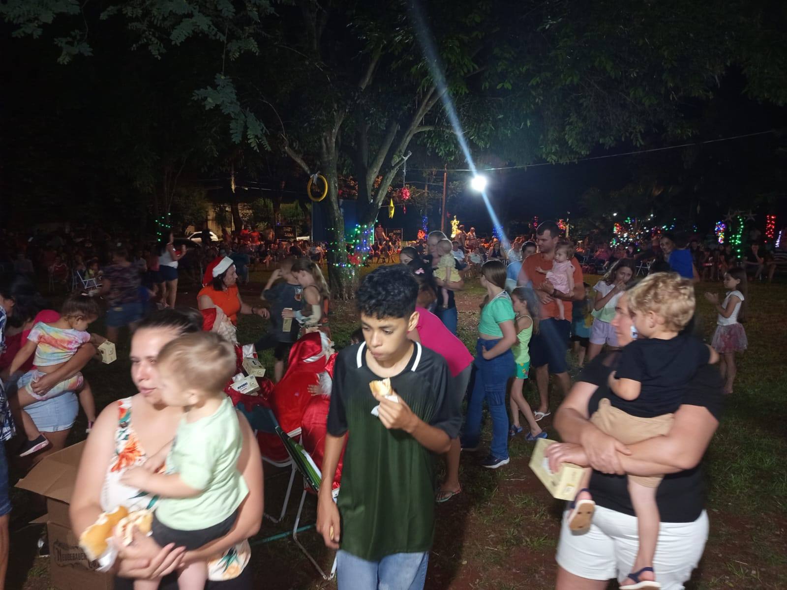 <p>COMUNIDADE DO RINC&Atilde;O VERMELHO CELEBRA NATAL LUZ DOZ ANJOS</p>