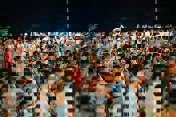 <p>R&Eacute;VEILLON NA PRAINHA DE ROQUE GONZALES RE&Uacute;NE CERCA DE 8 MIL PESSOAS</p>