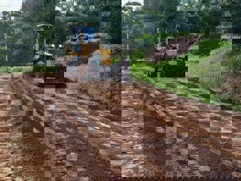 <p>ADMINISTRA&Ccedil;&Atilde;O MUNICIPAL REALIZA MELHORIAS NAS ESTRADAS DO INTERIOR E ACESSO &Agrave; CIDADE</p>