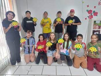 <p>SCFV CONFECCIONA LEMBRAN&Ccedil;AS ESPECIAIS PARA O DIA DAS M&Atilde;ES</p>