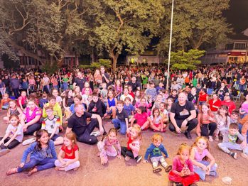 <p>ENCERRAMENTO DAS COMEMORA&Ccedil;&Otilde;ES DOS 59 ANOS DE ROQUE GONZALES RE&Uacute;NE GRANDE P&Uacute;BLICO COM SHOW DE ROG&Eacute;RIO MAGR&Atilde;O &amp; BANDA</p>