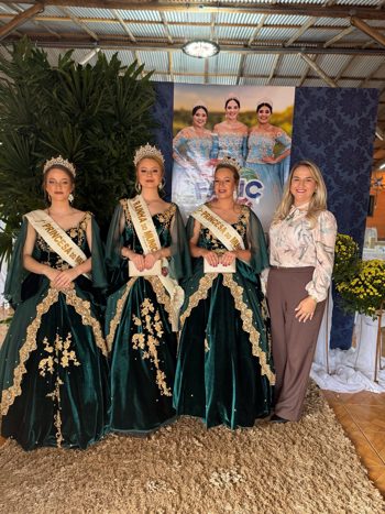 <p>PRIMEIRA-DAMA E SOBERANAS DE ROQUE GONZALES PARTICIPAM DE ENCONTRO REGIONAL EM CAIBAT&Eacute;</p>