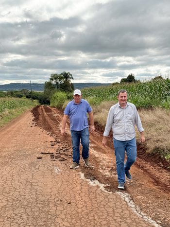 <p>PREFEITO E VICE-PREFEITO VISTORIAM MANUTEN&Ccedil;&Atilde;O DE ESTRADAS NESTA TER&Ccedil;A-FEIRA (20)</p>