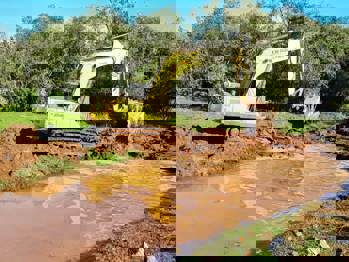 <p>MAIS DE 20 PRODUTORES RURAIS J&Aacute; ATENDIDOS COM A LIMPEZA E AMPLIA&Ccedil;&Atilde;O DE A&Ccedil;UDES</p>