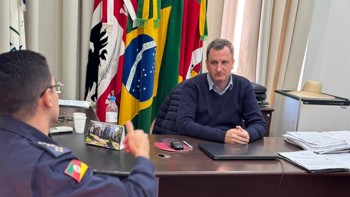 <p>PREFEITO SE RE&Uacute;NE COM CORPO DE BOMBEIROS PARA TRATAR DA 9&ordf; OPERA&Ccedil;&Atilde;O VER&Atilde;O 2025/2026</p>