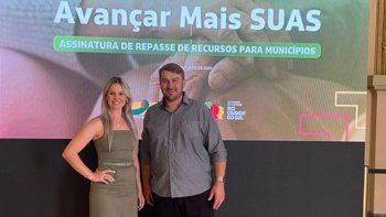 <p>PREFEITO EM EXERC&Iacute;CIO E SECRET&Aacute;RIA PARTICIPAM DE ATO DE ASSINATURA DO REPASSE AVAN&Ccedil;AR MAIS SUAS EM PORTO ALEGRE</p>