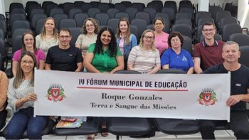<p>COMISS&Atilde;O ORGANIZADORA DO IV F&Oacute;RUM MUNICIPAL DE EDUCA&Ccedil;&Atilde;O SE RE&Uacute;NE</p>