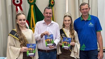 <p>PREFEITO FERNANDO MATTES MACHRY RECEBE SOBERANAS E VICE-PREFEITO DE SALVADOR DAS MISS&Otilde;ES EM CONVITE PARA A 11&ordf; EXPOSALM</p>