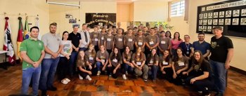 <p>ROQUE GONZALES RECEBE ALUNOS DA ESCOLA DE ENSINO M&Eacute;DIO CASA FAMILIAR RURAL FILHOS DA TERRA DE CAMPINA DAS MISS&Otilde;ES</p>