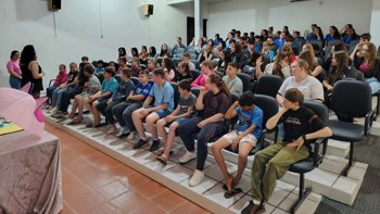 <p>APRESENTA&Ccedil;&Atilde;O DO LIVRO &ldquo;COSTURAS E VERSOS&rdquo; ENCANTA ALUNOS DA REDE MUNICIPAL</p>