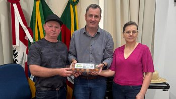 <p>PREFEITO RECEBE VISITA DE CASAL EMPREENDEDOR DA COMUNIDADE DONA HELENA</p>