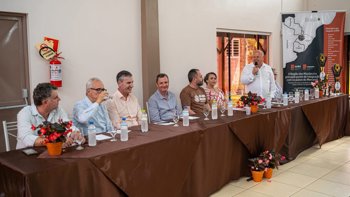 <p>EXPOSALM RECEBE REUNI&Atilde;O DA AMM E FORTALECE INTEGRA&Ccedil;&Atilde;O REGIONAL</p>