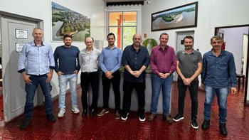 <p>PREFEITO FERNANDO MATTES MACHRY RECEBE COMITIVA DE VER&Ecirc; (PR) PARA CONHECER MODELO DE GEST&Atilde;O DA PRAINHA</p>