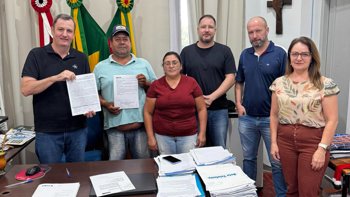 <p>ADMINISTRA&Ccedil;&Atilde;O MUNICIPAL REALIZA PRIMEIRA ASSINATURA DE CONTRATO DE FINANCIAMENTO DO PROGRAMA HABITACIONAL DO BAIRRO SANTO ANT&Ocirc;NIO</p>