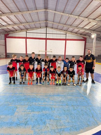 ESCOLINHA MUNICIPAL DE FUTSAL INCENTIVA JOVENS ATLETAS EM ROQUE GONZALES