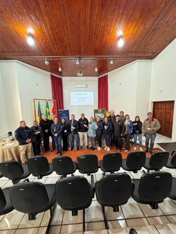 BENEFICIÁRIOS RECEBEM CARTÕES DO PROGRAMA TERRA FORTE EM ROQUE GONZALES