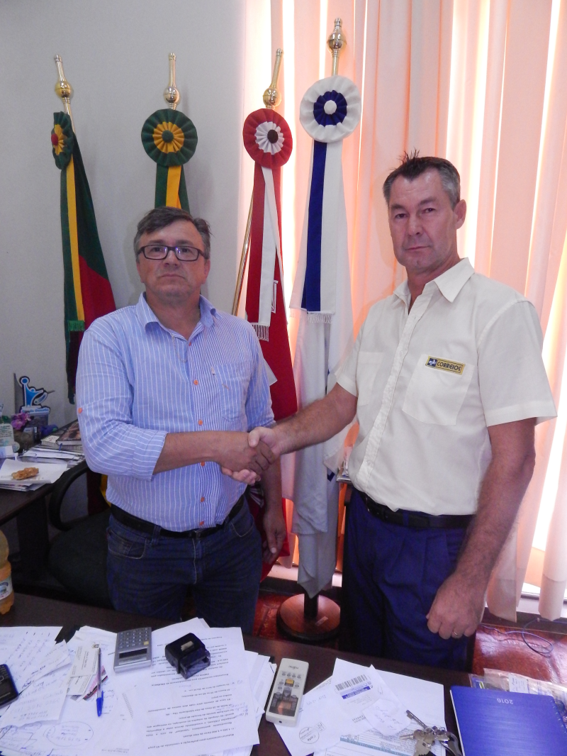 ROQUE GONZALES LANÇA SELO DO CINQUENTENÁRIO