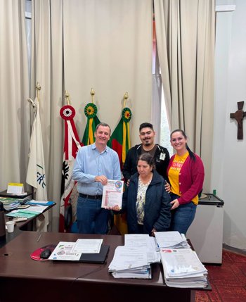 PREFEITO RECEBE REPRESENTANTES DA APAE E CONVITE PARA ABERTURA DA SEMANA DA PESSOA DEFICI&Ecirc;NCIA INTELECTUAL E M&Uacute;LTIPLA