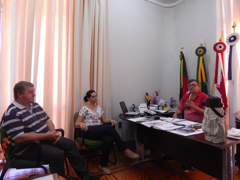 EMATER – ASCAR DE ROQUE GONZALES VISITA PREFEITO MUNICIPAL.